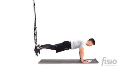 Упражнение на функциональных тренировочных петлях Планка