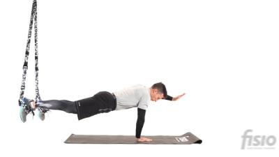 Упражнение на функциональных тренировочных петлях Планка